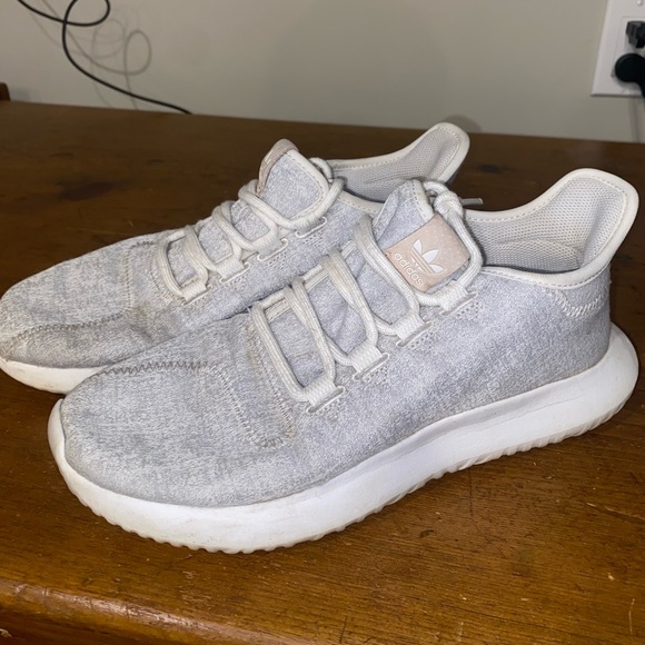 ADIDAS stylish tennis shoes - Picture 3 of 5